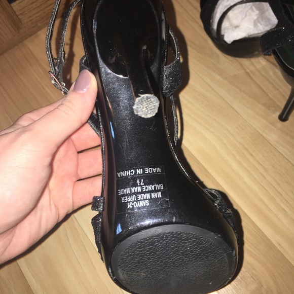 Black Heels - Picture 4 of 4